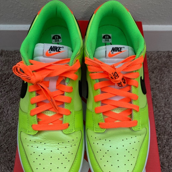 Nike Dunk Low SE Volt/Black-Total Orange - Picture 3 of 7